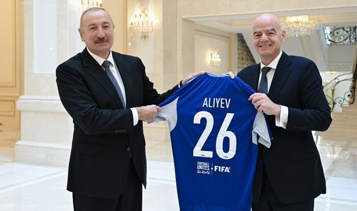 İnfantinonun İlham Əliyevə hədiyyəsi - Foto