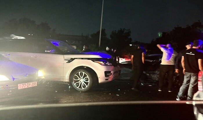 "Rənc Rover" "Prius"la toqquşdu - Foto