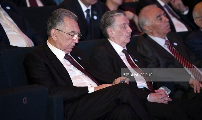 YAP-qurultayında yatanlar və mürgüləyənlər... - Foto