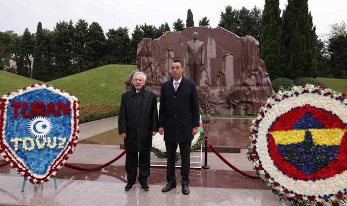 Əziz Yıldırım Heydər Əliyevin məzarını ziyarət etdi - Foto