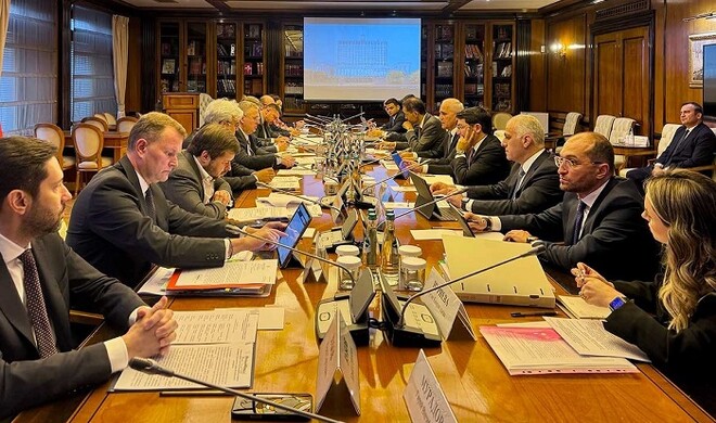 Shahin Mustafayev holds talks with Alexei Overchuk