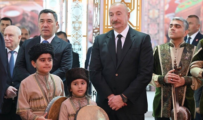 Prezidentin Türkmənbaşıda uşaqlarla səmimi söhbəti - Video