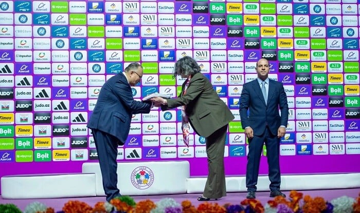 Bakıda DÇ-nin bayrağı Qazaxıstana təhvil verildi - Foto