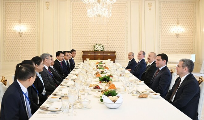 Aliyev hosts official luncheon for Laos President -