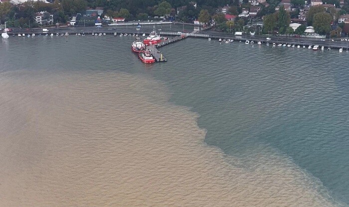 Seldən sonra İstanbul boğazının rəngi dəyişdi - Foto