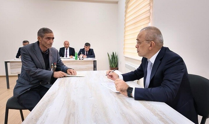 Zaur Mikayılov Cəbrayılda sakinlərlə görüşdü