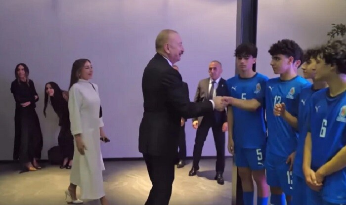 Prezidentlə gənc futbolçular arasında maraqlı anlar - Video