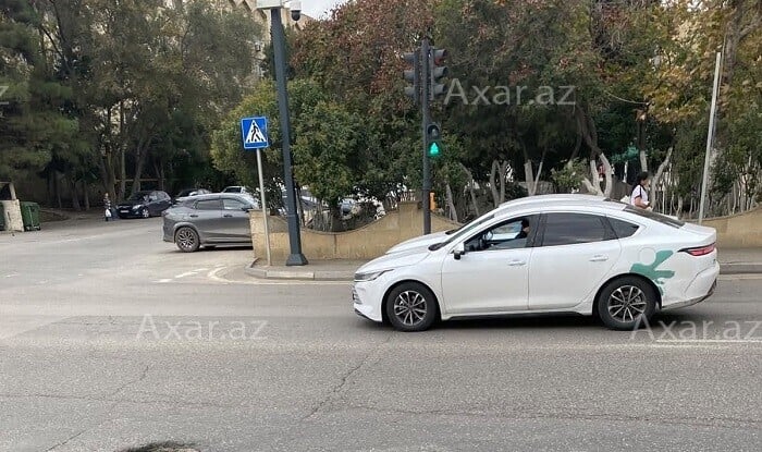 Bu yolda işıqfor var, piyada zolağı yoxdur - Təhlükə
