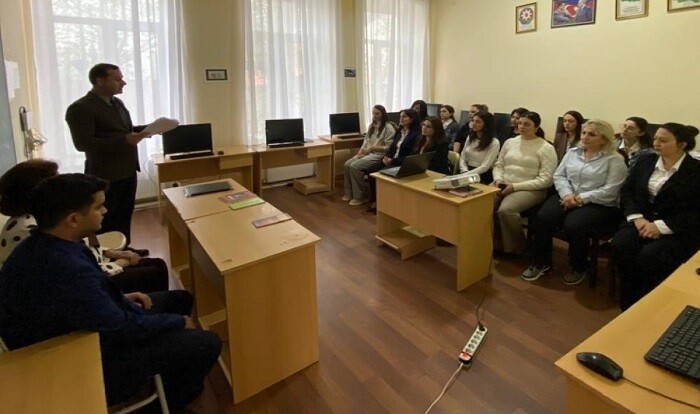Əlilliyi olan şəxslərə xidmət göstərənlər üçün tədbir keçirildi