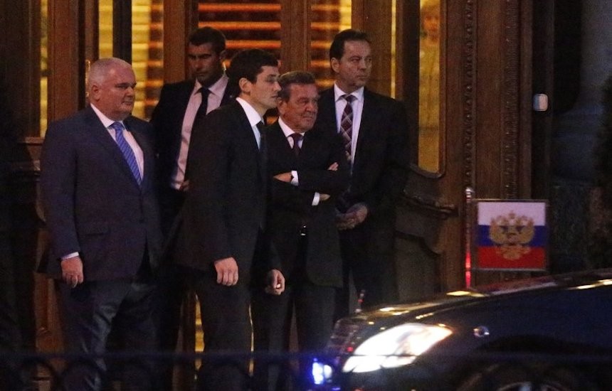 Kansler ad gününü Piterdə Putinlə qeyd edib – Foto