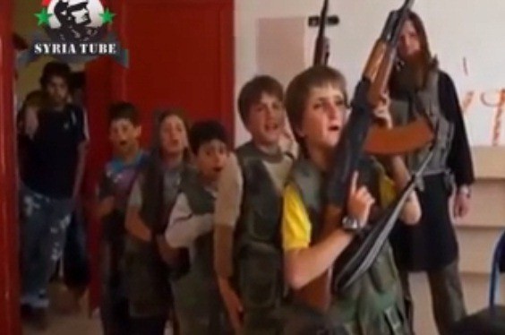 İŞİD rus silahlarıyla azyaşlı uşaqlara təlim keçir – Video