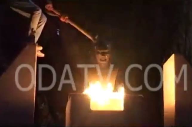 Şok: Atatürkün heykəli yerlə yeksan edildi – Video