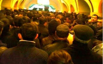 Bakı metrosunda eskalator dəhşəti yaşandı - Video