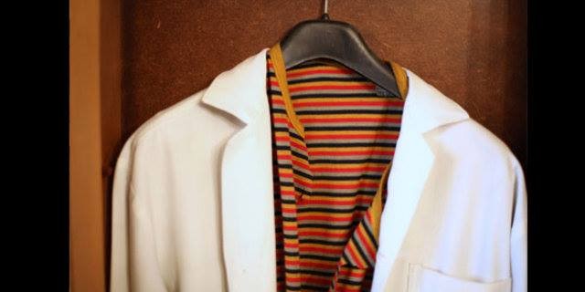 Məşhur yazarın köynəyi sərgiyə qoyulacaq - Foto