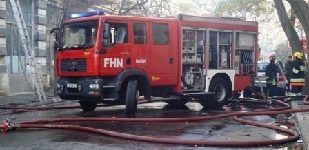 Bakıda mağaza yanır
