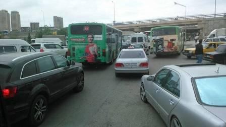 Tıxac şəhərin girişini bağladı – Foto