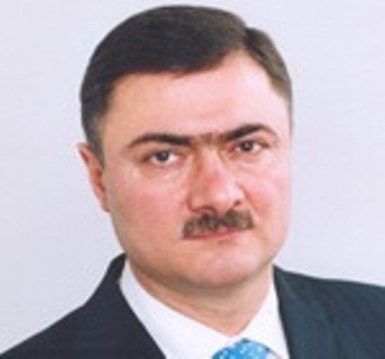 Deputata ağır itki üz verdi