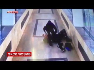 Polisin başından vurularaq öldürülməsi anbaan – Video/18+