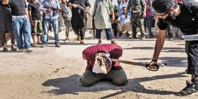 İŞİD 9 kürdün başını kəsdi - Video