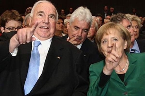 “Merkel çəngəl-qaşıqdan istifadə etməyi bacarmırdı”