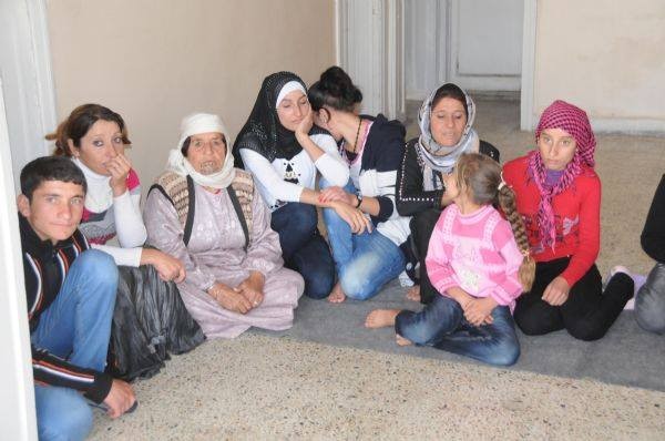 Kobanidən qaçan ailə: “Qadında manikür varsa...”  - Foto