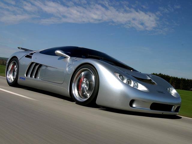 Bu avtomobilləri bir neçə saniyə izləmək olur - Foto