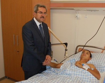Türkiyəli millət vəkili yaralı əsgərlərimizi ziyarət etdi - Foto