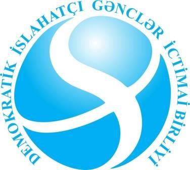 Gənc qadın turizmçilər Bakiya toplaşır