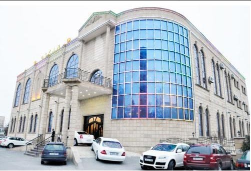 Paytaxtda dəhşət: toy zamanı sarayın şüşələri qırıldı