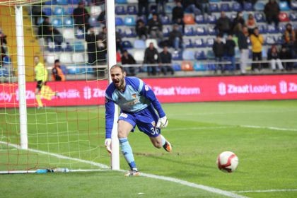 Kamran Ağayev penaltini belə dəf etdi - Video