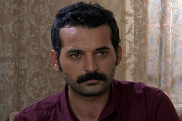 Atasının başını kəsən aktyor azad edildi