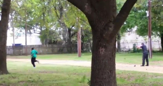 ABŞ polisi sürücünü belə öldürdü - Şok video