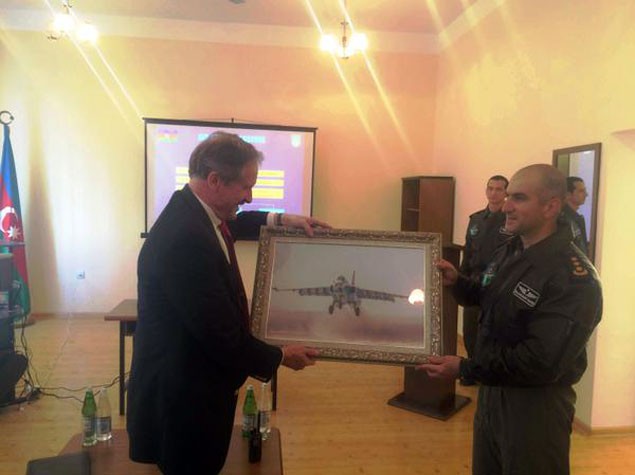ABŞ səfiri azərbaycanlı hərbi pilotlarla görüşdü