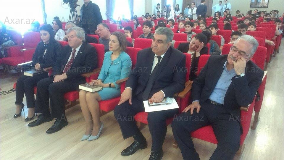 "Kaspi" şagirdləri Sabir işığına topladı - Foto