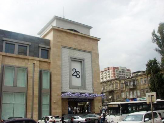 Ticarət mərkəzlərində mühafizə gücləndirildi