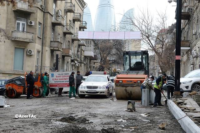 Daha bir yol təmirə bağlandı