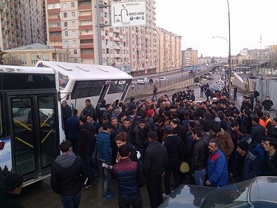Bakıda sərnişin avtobusu dəhşətli qəza törətdi - Foto