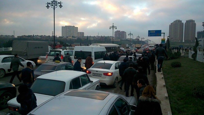Sumqayıtdan Bakıya piyada – Tıxac