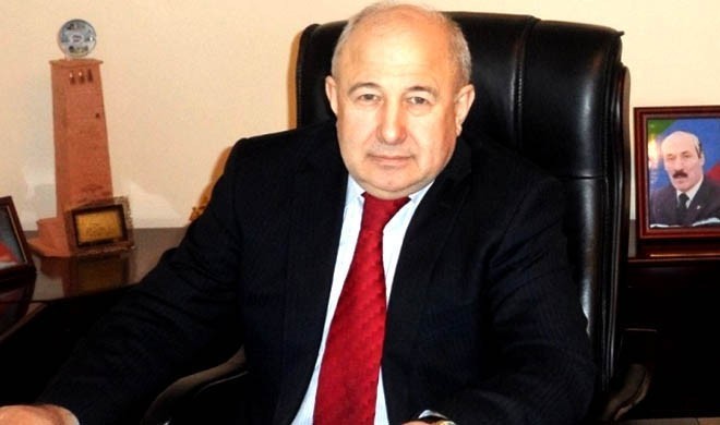 Təzə başçı köhnə komanda ilə işləyir