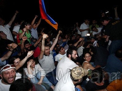 İrəvanda həbs edilənlərin sayı 200-ü keçdi