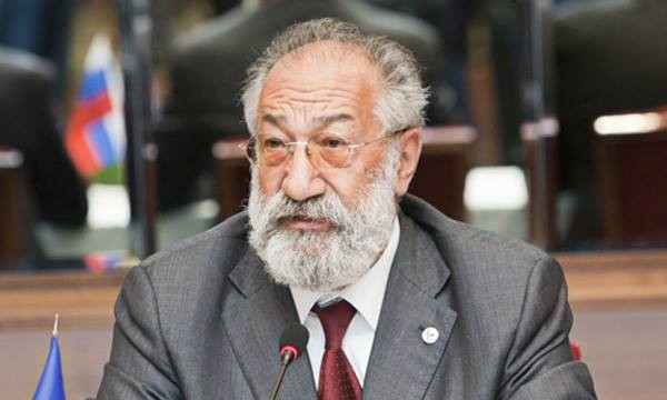 “O, siyasətin aysberqi idi”