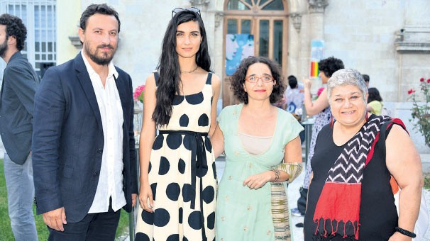 Tuba Büyüküstün Türkiyədən gedir