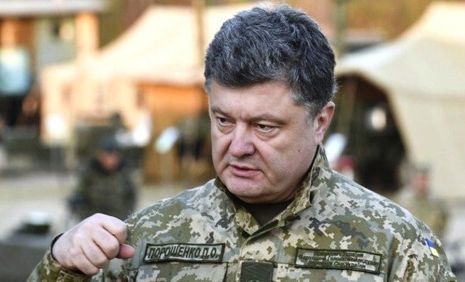 Prezident tapança ilə gəzir - Foto