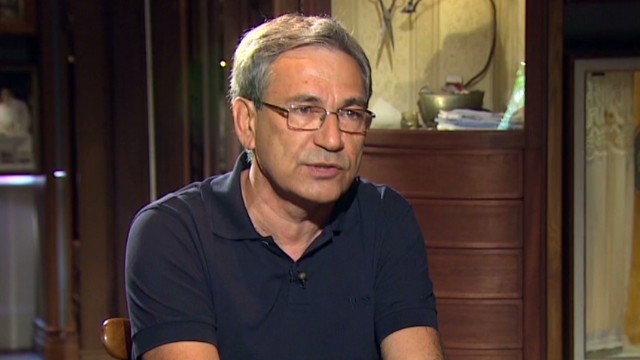Pamuk romanına görə məhkəməyə verildi