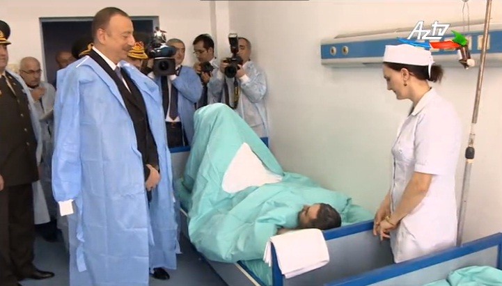 İlham Əliyev yaralı hərbçilərimizə baş çəkdi - Foto