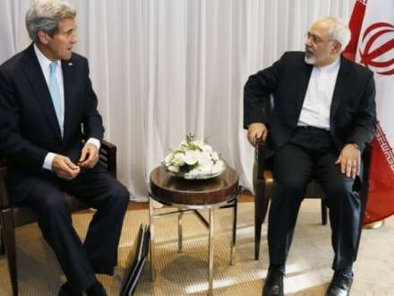 Kerri Zəriflə görüşür