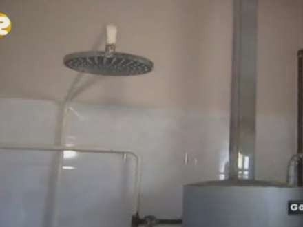 Sobanı benzinlə yandırmaq istədi və... - Video