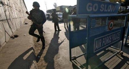 Hərbi bazaya hücum: 7 ölü