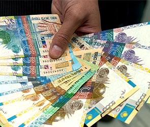 Qazaxıstan təngəsi rekord həddə düşdü