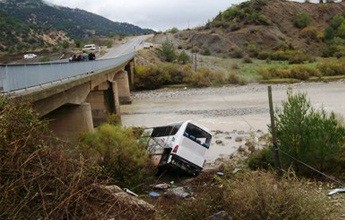 Avtobus qəzaya uğradı: 8 ölü